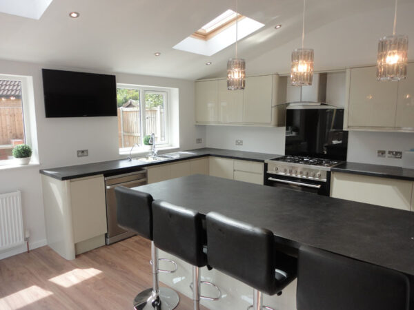 The breakfast bar - The leather seated breakfast stools & beautiful pendant lights give the kitchen an elegant finish.